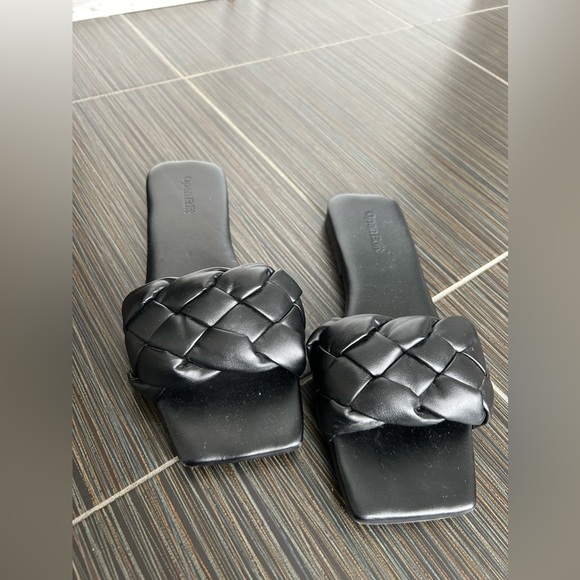 Black sandals - Picture 2 of 3